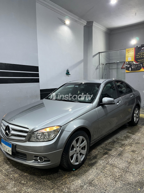 Mercedes C 180 2010 Gray Automatic Used for Sale in Greater Cairo ( Cairo + Giza) - 4