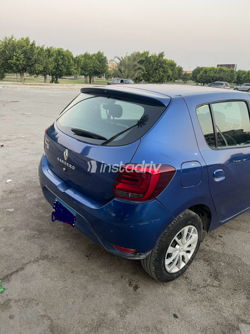 Renault Sandero 2020 Blue Automatic Used for Sale in Greater Cairo ( Cairo + Giza) - 5