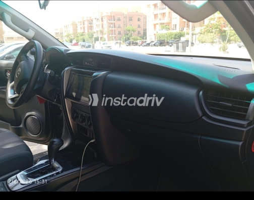 تويوتا فورتشنر 2023 أسود أوتوماتيك مستعملة للبيع في القاهرة الكبرى ( القاهرة - الجيزة) - 6