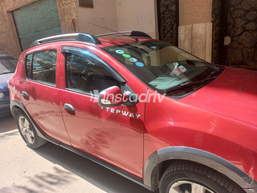 Renault Sandero Step Way 2016 Red Automatic Used for Sale in Greater Cairo ( Cairo + Giza) - 2