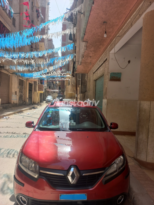 Renault Sandero Step Way 2016 Red Automatic Used for Sale in Greater Cairo ( Cairo + Giza) - 4
