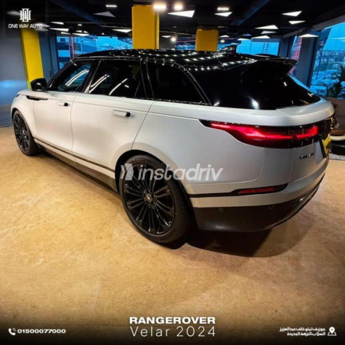 Land Rover Velar 2024 Silver Automatic Used for Sale in Sheikh Zayed City - 5
