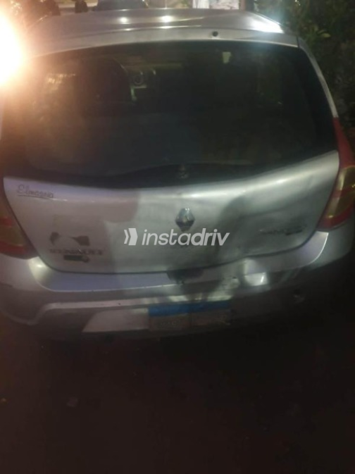 Renault Sandero 2011 Silver Automatic Used for Sale in Nasr city - 2