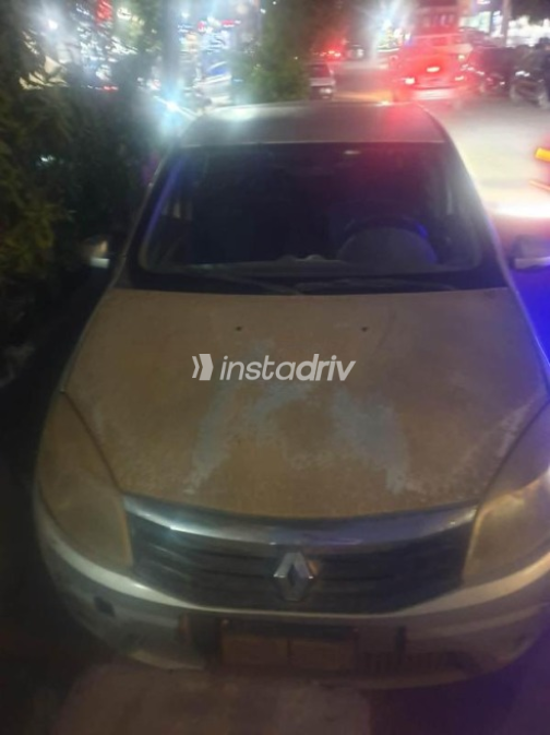 Renault Sandero 2011 Silver Automatic Used for Sale in Nasr city - 3