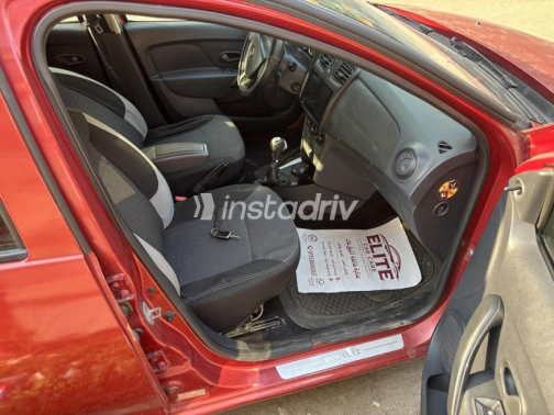 Renault Logan 2017 Red Automatic Used for Sale in Cairo - 6