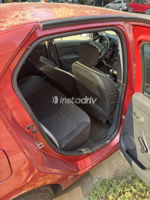 Renault Logan 2017 Red Automatic Used for Sale in Cairo - 7