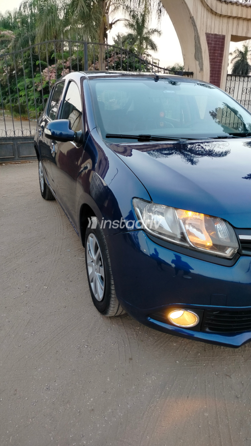 Renault Sandero 2016 White Automatic Used for Sale in Greater Cairo ( Cairo + Giza) - 8