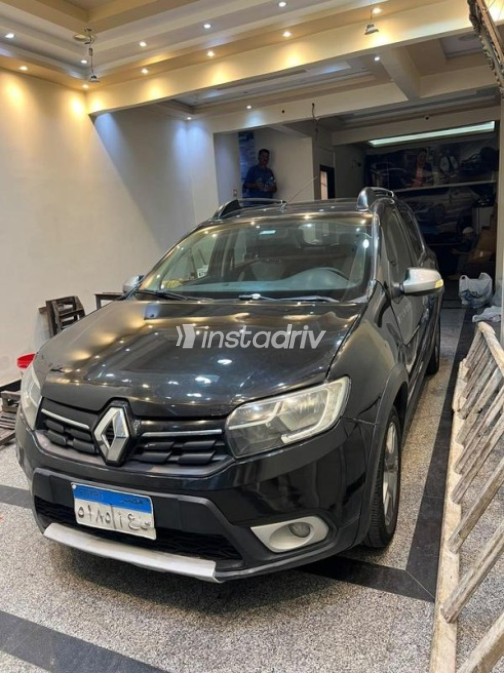 Renault Sandero Step Way 2018 Gray Automatic Used for Sale in Greater Cairo ( Cairo + Giza) - 2