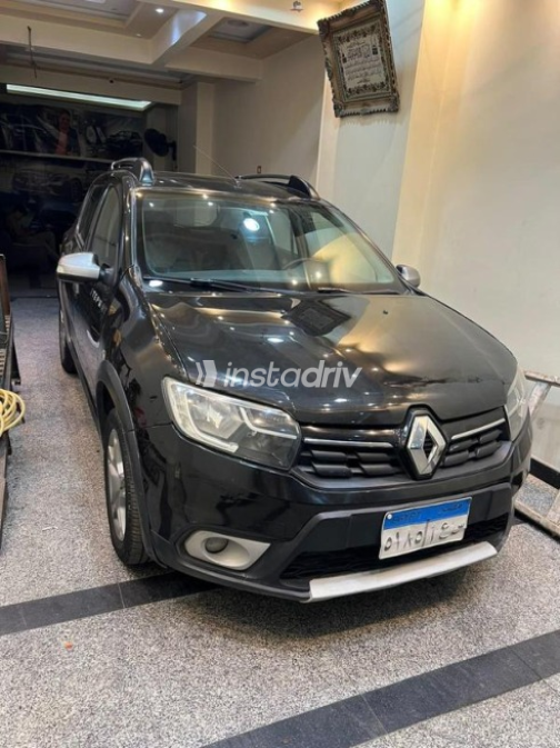 Renault Sandero Step Way 2018 Gray Automatic Used for Sale in Greater Cairo ( Cairo + Giza) - 3