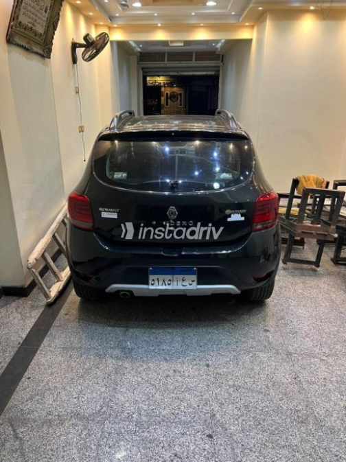 Renault Sandero Step Way 2018 Gray Automatic Used for Sale in Greater Cairo ( Cairo + Giza) - 5