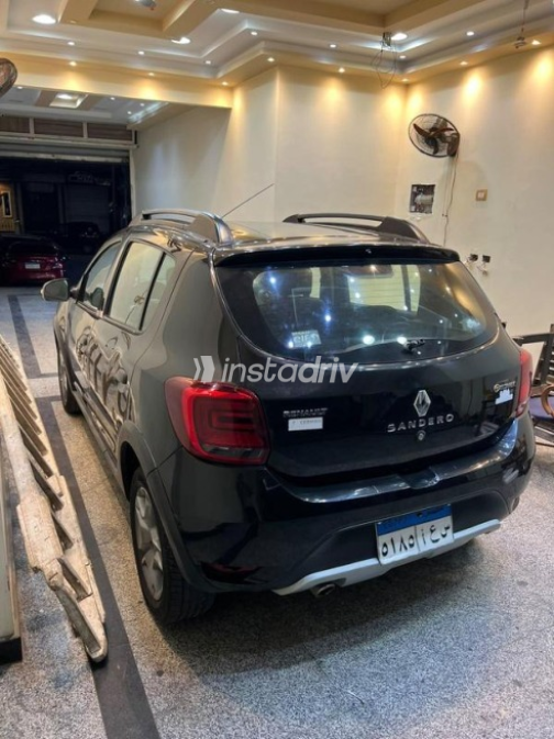 Renault Sandero Step Way 2018 Gray Automatic Used for Sale in Greater Cairo ( Cairo + Giza) - 6