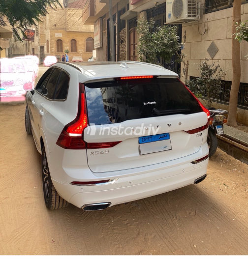 فولفو XC60 2021 أبيض أوتوماتيك مستعملة للبيع في القاهرة الكبرى ( القاهرة - الجيزة) - 1