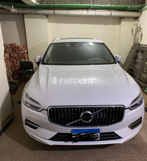 فولفو XC60 2021 أبيض أوتوماتيك مستعملة للبيع في القاهرة الكبرى ( القاهرة - الجيزة) - 3