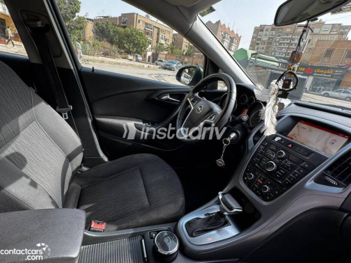 Opel Astra 2019 Green Automatic Used for Sale in Greater Cairo ( Cairo + Giza) - 6