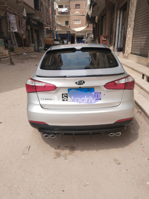 Kia Cerato 2015 Gray Automatic Used for Sale in Greater Cairo ( Cairo + Giza) - 5