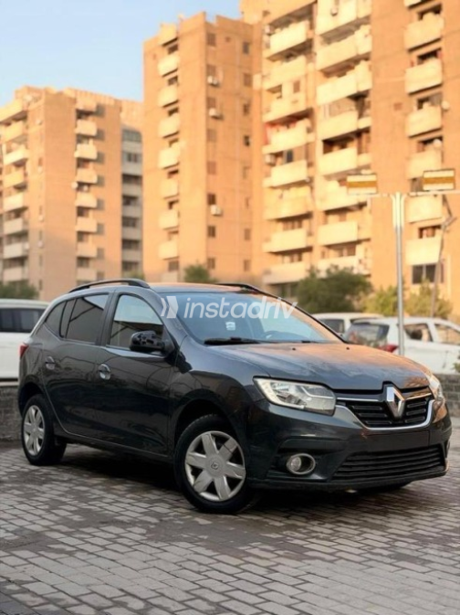 Renault Sandero 2017 Gray Automatic Used for Sale in Nasr city - 2