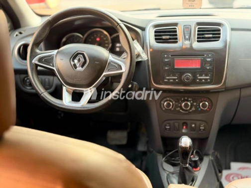 Renault Sandero 2017 Gray Automatic Used for Sale in Nasr city - 3