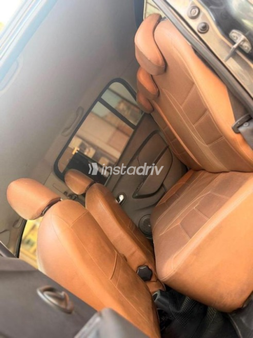 Renault Sandero 2017 Gray Automatic Used for Sale in Nasr city - 4