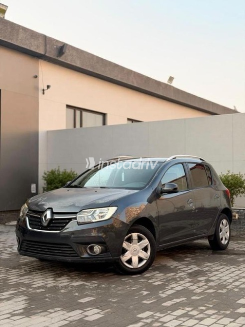 Renault Sandero 2017 Gray Automatic Used for Sale in Nasr city - 6