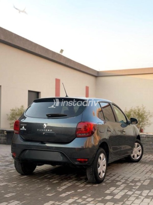 Renault Sandero 2017 Gray Automatic Used for Sale in Nasr city - 8
