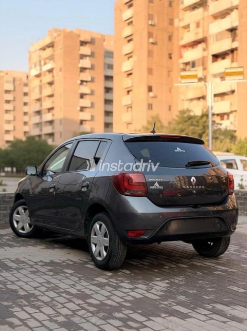 Renault Sandero 2017 Gray Automatic Used for Sale in Nasr city - 9