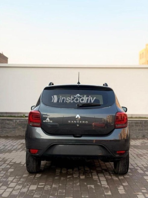 Renault Sandero 2017 Gray Automatic Used for Sale in Nasr city - 10