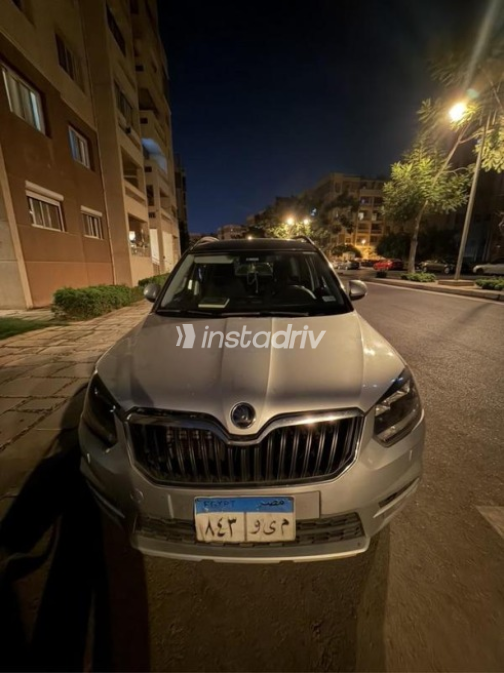 Skoda Yeti 2016 Silver Automatic Used for Sale in Cairo - 2