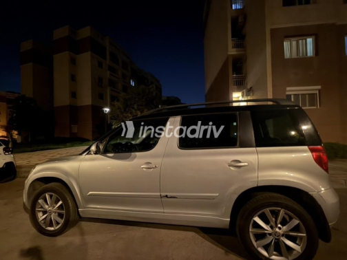 Skoda Yeti 2016 Silver Automatic Used for Sale in Cairo - 5
