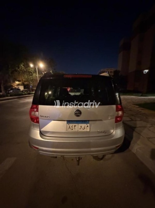 Skoda Yeti 2016 Silver Automatic Used for Sale in Cairo - 7