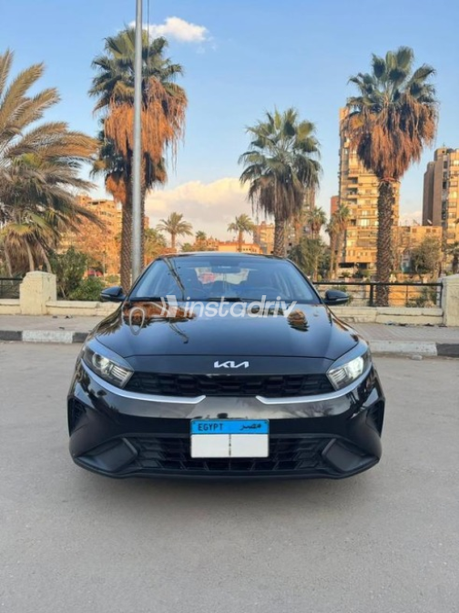 كيا سيراتو 2022 أسود أوتوماتيك مستعملة للبيع في الإسكندرية - 2