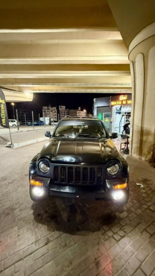 جيب ليبيرتى 2004 أسود أوتوماتيك مستعملة للبيع في المهندسين