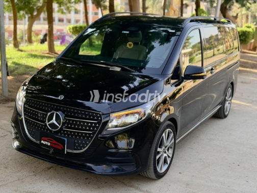 Mercedes Viano 2025 Black Automatic Used for Sale in Cairo - 1
