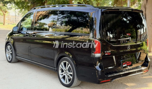 Mercedes Viano 2025 Black Automatic Used for Sale in Cairo - 8