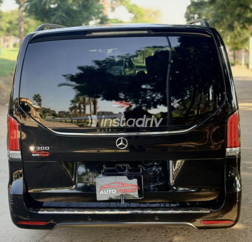 Mercedes Viano 2025 Black Automatic Used for Sale in Cairo - 9