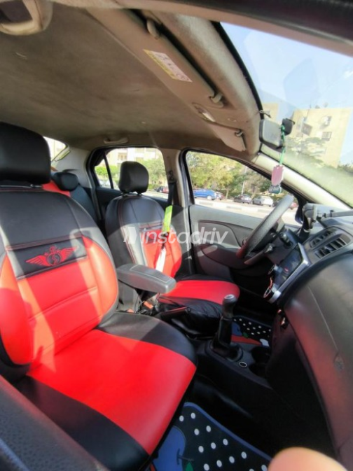 Renault Logan 2017 Black Automatic Used for Sale in Cairo - 2