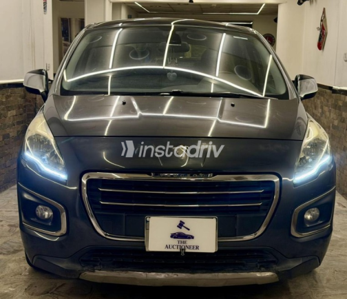 Peugeot 3008 2017 Gray Automatic Used for Sale in Cairo - 2