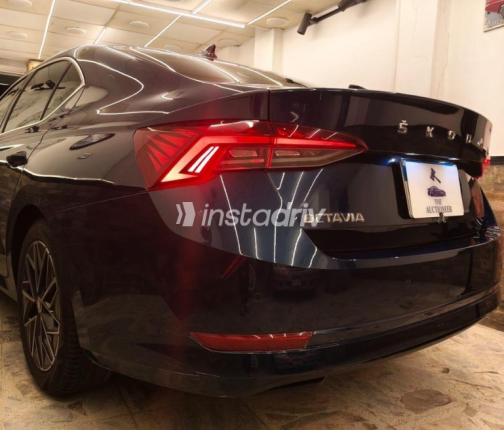Skoda Octavia 2022 Dark Blue Automatic Used for Sale in Cairo - 5