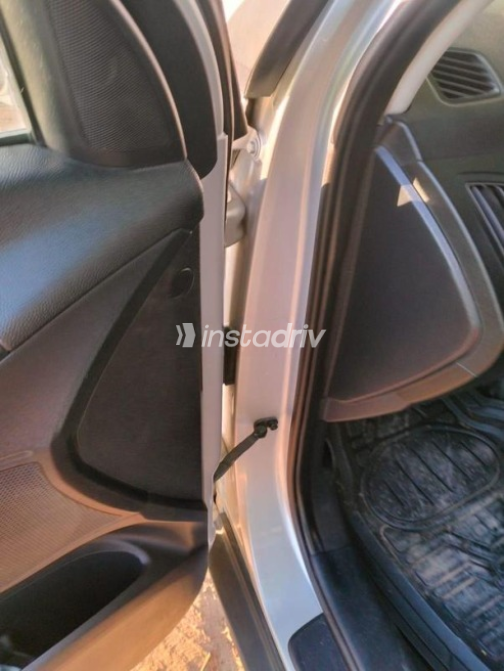 Hyundai IX 35 2015 Silver Automatic Used for Sale in 10th of Ramadan - 5