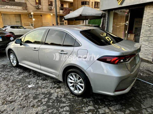 Toyota Corolla 2021 Silver Automatic Used for Sale in Nasr city - 4