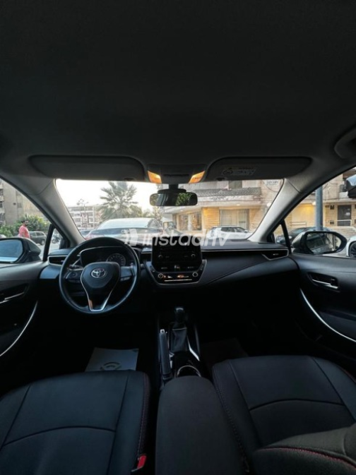 Toyota Corolla 2021 Silver Automatic Used for Sale in Nasr city - 8