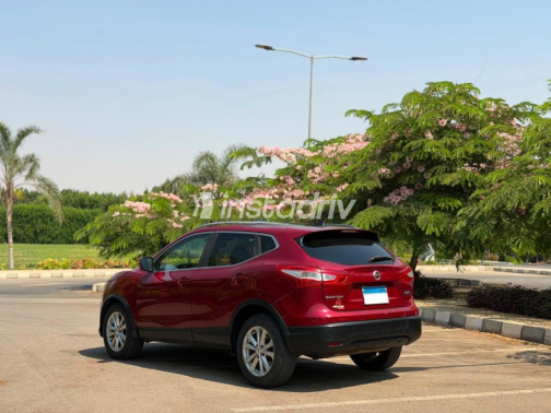 Nissan Qashqai 2016 Red Automatic Used for Sale in Nasr city - 4