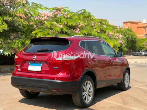 Nissan Qashqai 2016 Red Automatic Used for Sale in Nasr city - 7