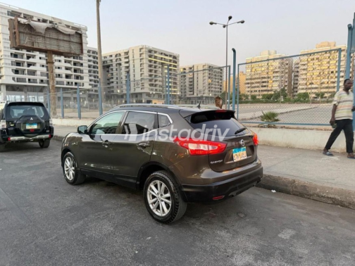 Nissan Qashqai 2017 Brown Automatic Used for Sale in Nasr city - 4