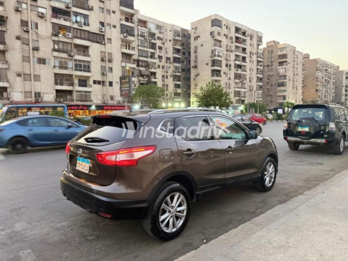 Nissan Qashqai 2017 Brown Automatic Used for Sale in Nasr city - 5