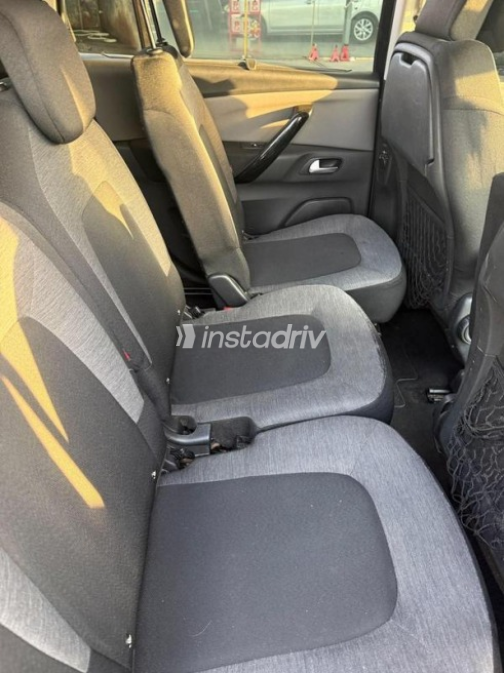 Citroën C4 Grand Picasso 2019 Black Automatic Used for Sale in Cairo - 4