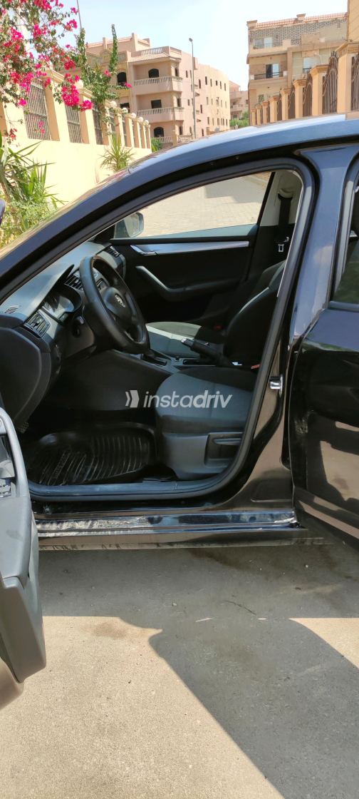 Skoda Octavia 2015 Black Automatic Used for Sale in Greater Cairo ( Cairo + Giza) - 8