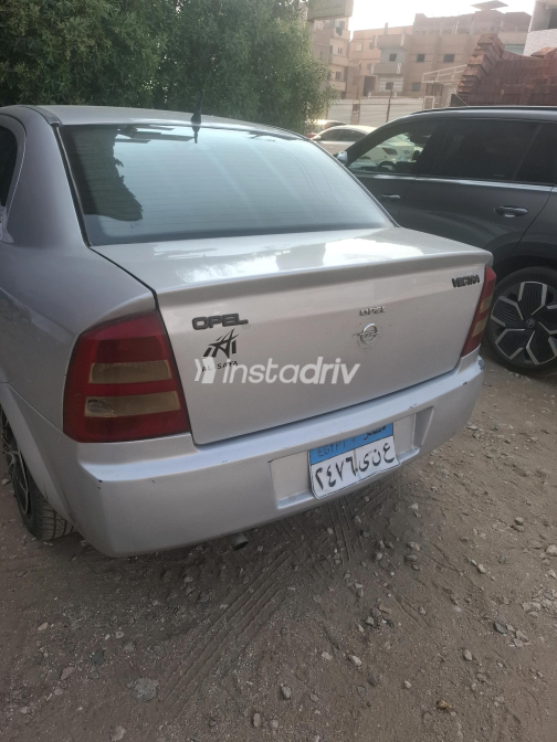 Opel Astra 2006 Silver Automatic Used for Sale in Greater Cairo ( Cairo + Giza) - 2