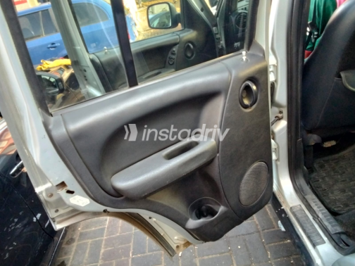 Jeep Liberty 2003 Silver Manual Used for Sale in Greater Cairo ( Cairo + Giza) - 2