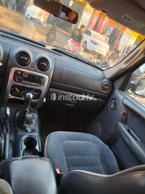 Jeep Liberty 2003 Silver Manual Used for Sale in Greater Cairo ( Cairo + Giza) - 3