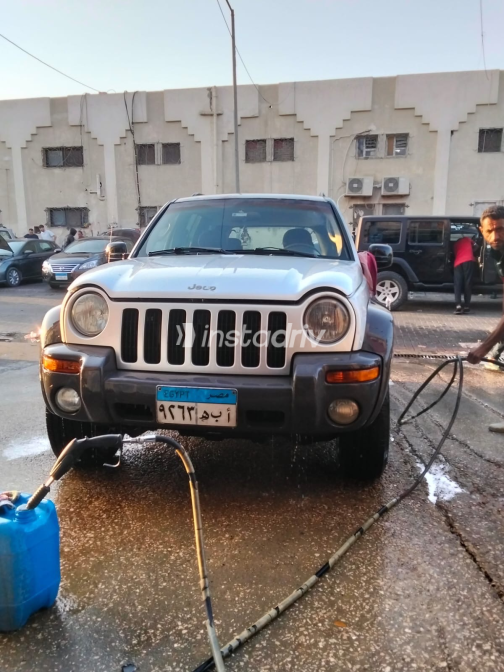 Jeep Liberty 2003 Silver Manual Used for Sale in Greater Cairo ( Cairo + Giza) - 10